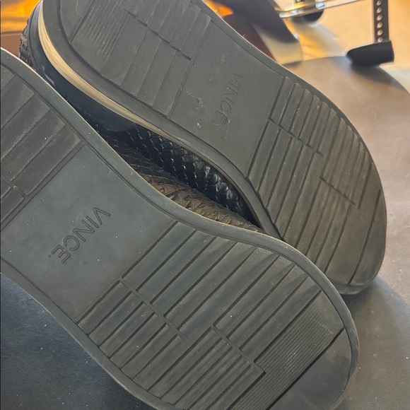 Vionic | Black Textured sneakers shoes 7M 7 M - Picture 5 of 6